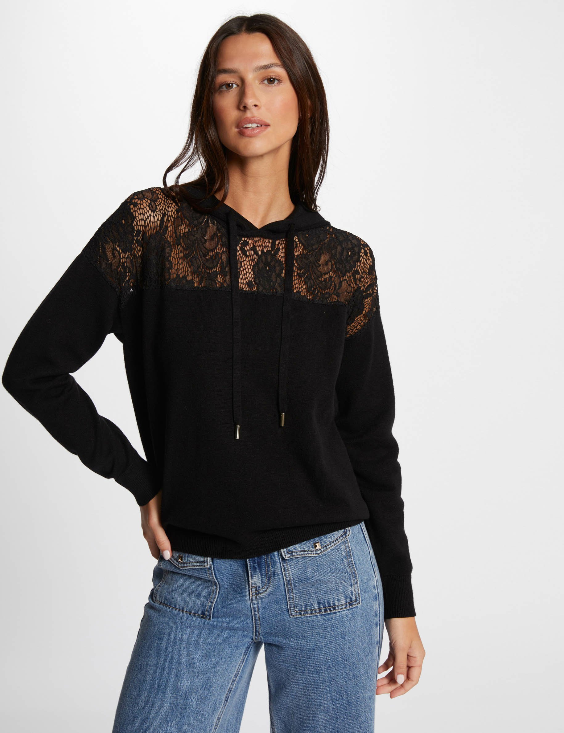 Pull dentelle noir femme sale